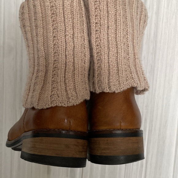 Kodiak Chelsea ankle distressed leather boots, colour cognac/tan knit top Size 7 - Picture 3 of 16